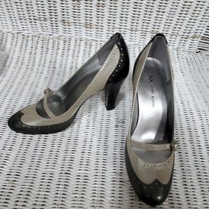 Anne Klein heels...size 6M